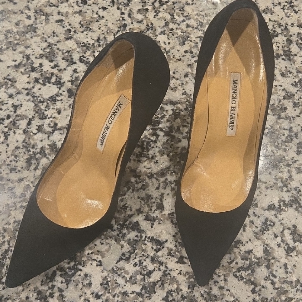Manolo Blahnik Black Pointed Toe Heels